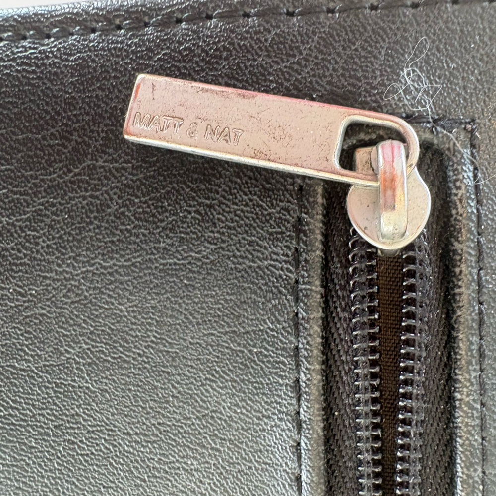 Matt & Nat Black Vegan Leather Long Wallet Zip Coin Pocket - Picture 3 of 5